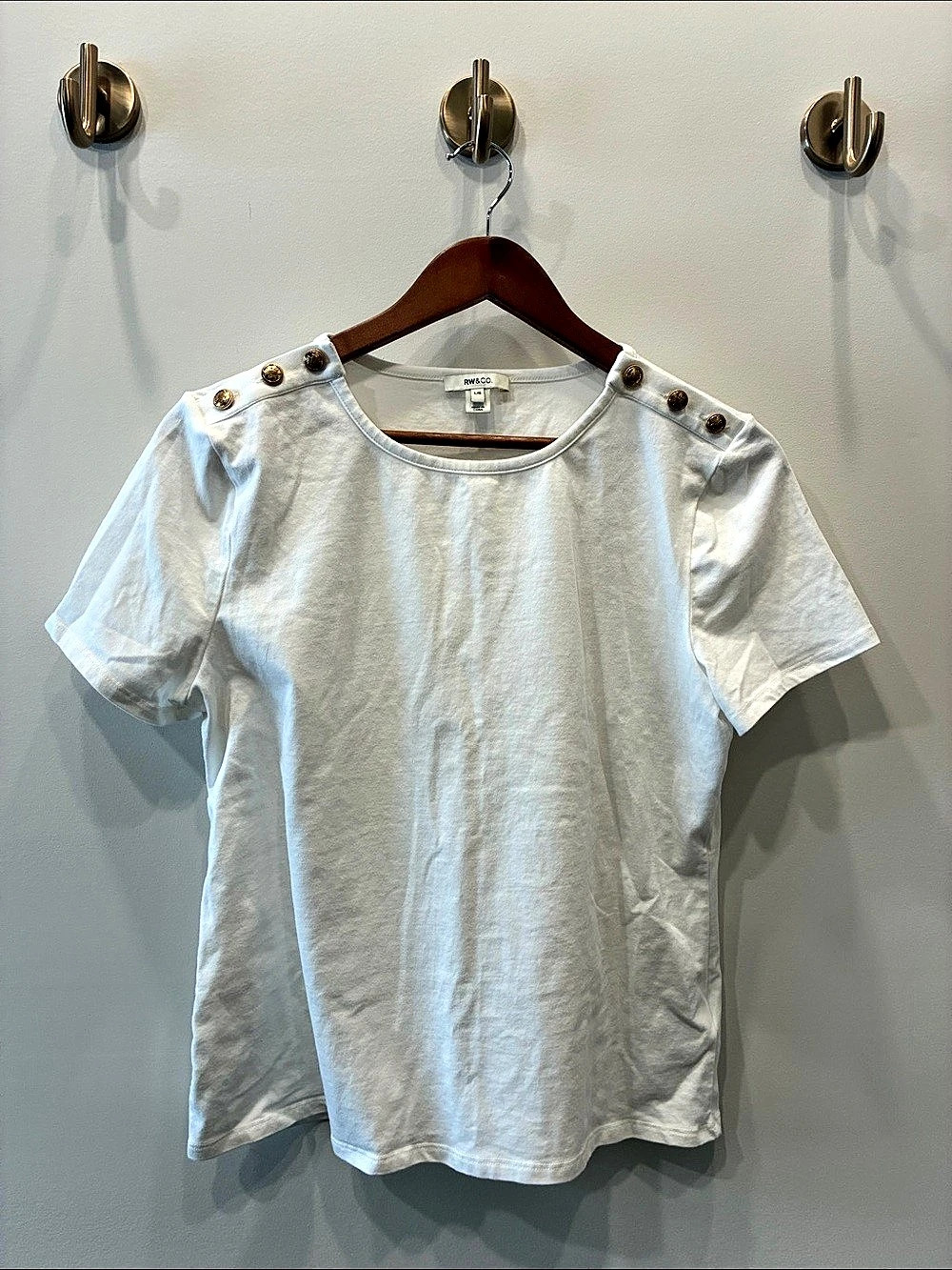 RW&CO. White Cotton Short Sleeve Tee with Gold Hardware / Size Large